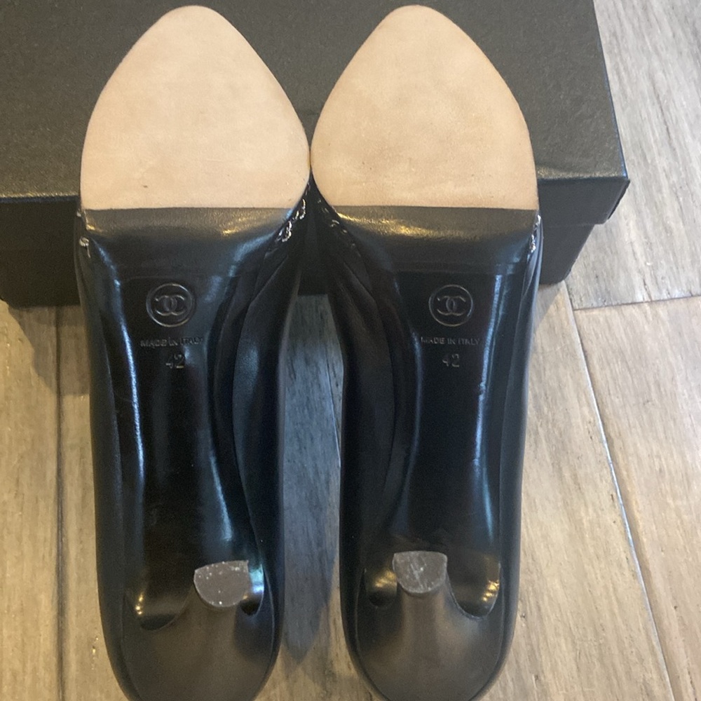 Like new-Chanel Black Lambskin chain platform pumps-42 - Picture 7 of 9